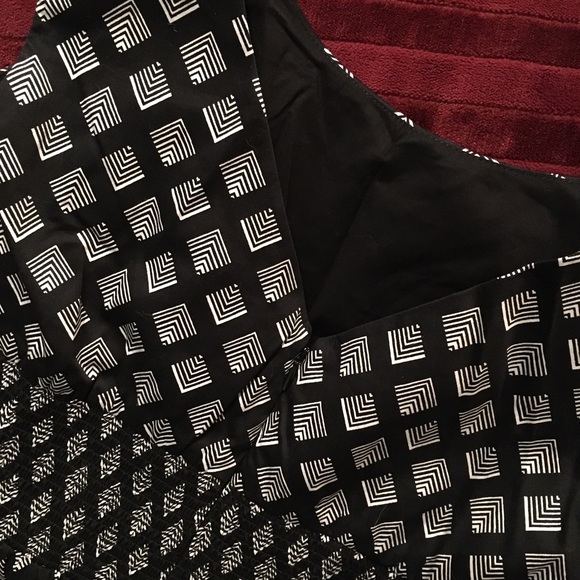 🔻$75 NWT WHBM Sz 6 GeoPrnt Satn FtnFlr Dress - Picture 3 of 8